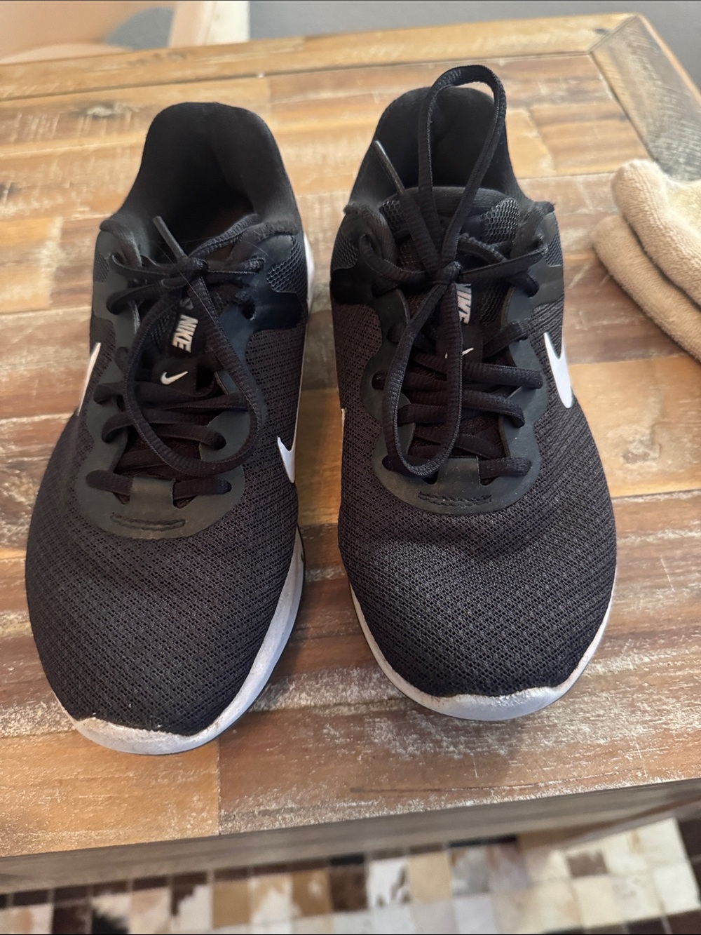 Nike women’s Black and White Athletic Running Shoes